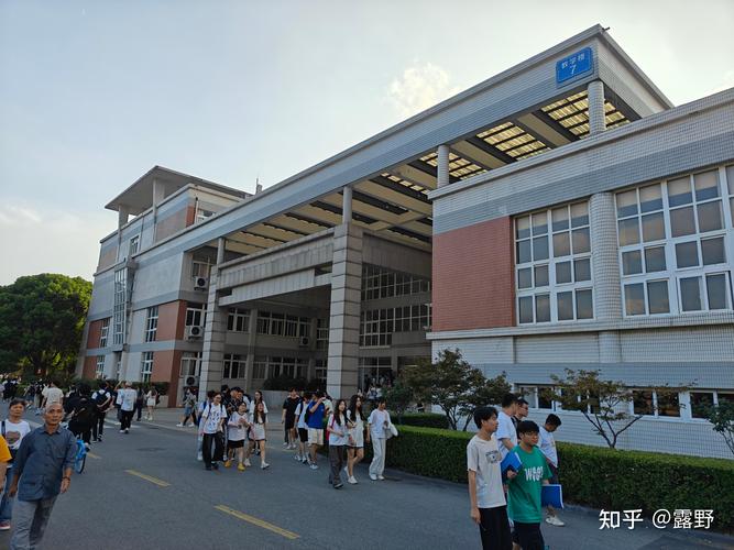 哪些学校考研招生理生化专业？-图1